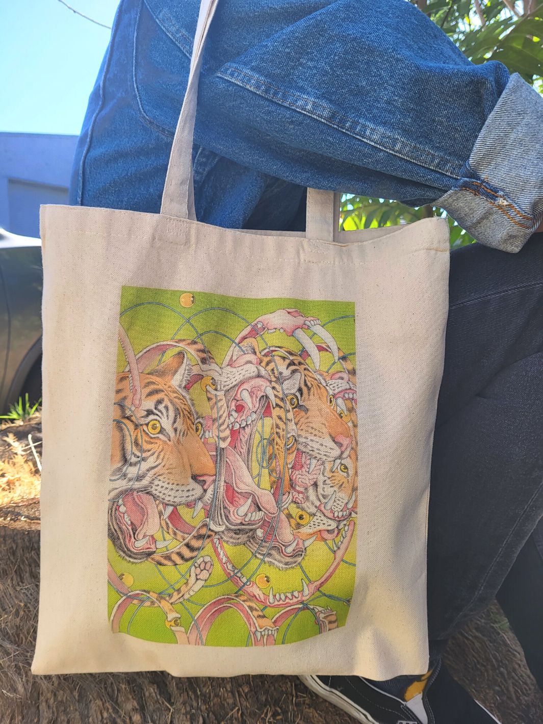Tiger tote bag top