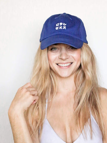 A blue dad cap that reads 'Los Angeles' in katakana.